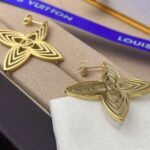 Louis Vuitton Lv Breeze Earrings Gold M02659 - Image 9