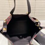 Valentino Garavani Vlogo Signature Cherryfic Motif Bag Black 26Cm - Image 5