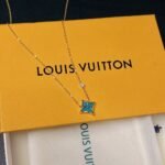 Louis Vuitton Color Blossom Bb Star Pendant Necklace Yellow Gold Q03276 - Image 4