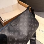 Louis Vuitton Pochette Accessoire Bag Black 24Cm - Image 4