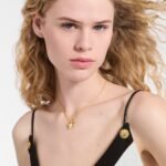 Louis Vuitton Blooming Heart Necklace Gold M02310 - Image 4