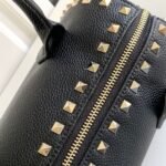 Valentino Caravani Bolsas Rockstud Granato Black 24Cm - Image 5