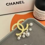 Chanel Cc Brooch Gold With Pearls - Image 7