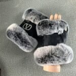 Valentino Garavani Vlogo Signature Fingerless Black Gloves With Fur Trim - Image 5