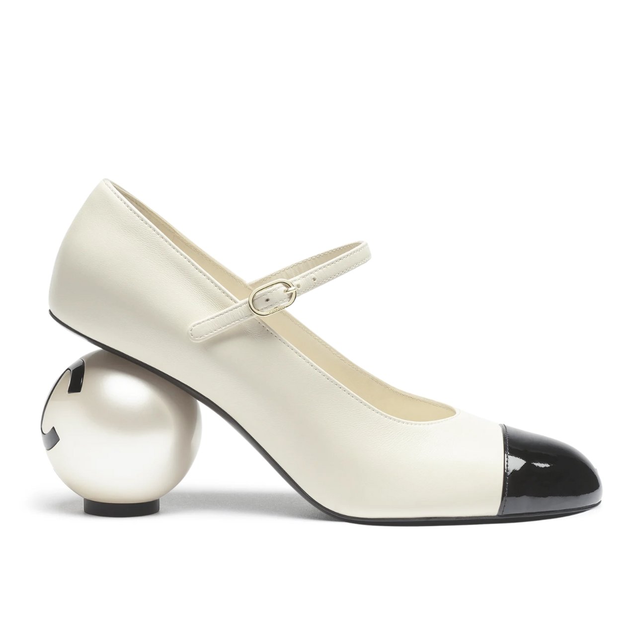 77-15 Chanel Mary Janes Patent And Imitation Pearls White Black G46775 B22202 U4186 - Image 1