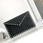 Valentino Garavani Rockstud Raffia Clutch Bag In Black 28Cm - Image 2