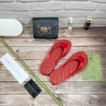 Gucci Women’S Chevron Thong Sandal Hibiscus Red ‎‎Rubber 655463 J8710 6433 - Image 4