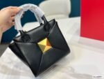 Valentino Small One Stud Nappa Handbag In Black 1W2B0K59Hhx0No - Image 3