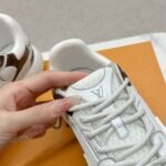 Louis Vuitton Lv Olympia Sneaker Blanc 1Ahoeu - Image 3