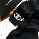 Chanel Cc Logo Patch Cashmere Scarf Black - Image 4