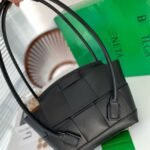 Bottega Veneta Arco Handbag Intrecciato Leather In Black 20Cm - Image 2