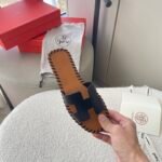 Hermès Oran Sandals Stitching In Black And Brown - Image 4