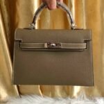 Hermes Kelly Sellier Epsom Silver Hardware Etoupe 22Cm - Image 4