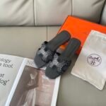 Hermes Oran Sandal Noir H222108Z 02360 - Image 3
