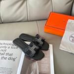 Hermes Oran Sandal Noir H222108Z 02360 - Image 2
