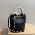 Valentino Rockstud Crossbody Pouch In Grainy Calfskin Black 16Cm 5W2P0W31Vsh 0No - Image 2