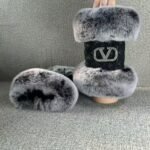 Valentino Garavani Vlogo Signature Fingerless Black Gloves With Fur Trim - Image 3