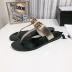 Gucci Double G Thong Leather Metallic Gold ‎497444 0B7N0 7100 - Image 4