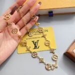 Louis Vuitton Lv Lace Necklace Gold M01057 - Image 4