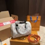 Louis Vuitton Speedy Bandoulière 20 Monogram Dune Coated Canvas 20cm M46906 - Image 3