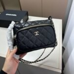 Chanel Shoulder Crossbody Bag With Chain Black 20cm - Image 3