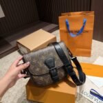 Louis Vuitton Montsouris Messenger PM​ Monogram Macassar Canvas Brown 19Cm M47060 - Image 3