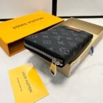 Louis Vuitton Vertical Wallet Monogram Black 20cm - Image 7