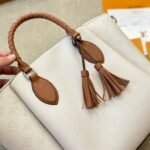 Louis Vuitton Mahina Leather Haumea Bag White 30Cm - Image 5
