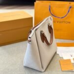 Louis Vuitton Mahina Leather Haumea Bag White 30Cm - Image 7