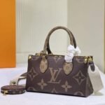 Louis Vuitton Onthego East West Giant Monogram 25Cm M46653 - Image 3