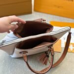 Louis Vuitton Mahina Leather Haumea Bag White 30Cm - Image 9