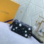 Louis Vuitton X Yayoi Kusama Steamer Wearable Wallet Monogram Eclipse Black 18cm - Image 3
