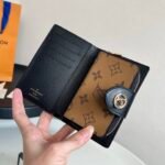Louis Vuitton Juliette Wallet Monogram Giant Brown 13Cm M69432 - Image 6