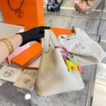 Hermes Picotin 18 Beton Clemence Silver Hardware White 18Cm - Image 2