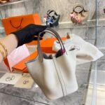 Hermes Picotin 18 Beton Clemence Silver Hardware White 18Cm - Image 3
