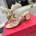 Valentino Garavani Rockstud Slide Sandal In Laminated Nappa Beige 7W2S0C47Vod P45 - Image 8