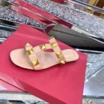 Valentino Flat Roman Stud Slide Sandal Beige 5W2S0BU9ZWM GF9 - Image 2