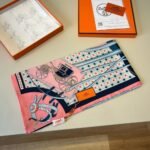 Hermes Les Voitures Nouvelles Scarf Rose Bonbon And Blue 90Cm H984108S 01 - Image 3