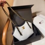 Chanel Small Shopping Bag Braided Raffia White And Black 18Cm - Image 3