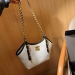 Chanel Small Shopping Bag Braided Raffia White And Black 18Cm - Image 4