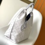 Louis Vuitton Carmel Hobo Mahina Leather White 40Cm M57572 - Image 4
