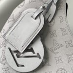 Louis Vuitton Carmel Hobo Mahina Leather White 40Cm M57572 - Image 5