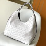 Louis Vuitton Carmel Hobo Mahina Leather White 40Cm M57572 - Image 2