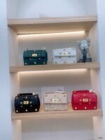 VALENTINO GARAVANI ROMAN STUD CHAIN LINK SHOULDER BAG IN WHITE 1W2B0I82BSF - Image 2