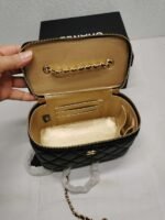 Chanel Pearl Crush Vanity Case With Chain In Black 17Cm - Image 4