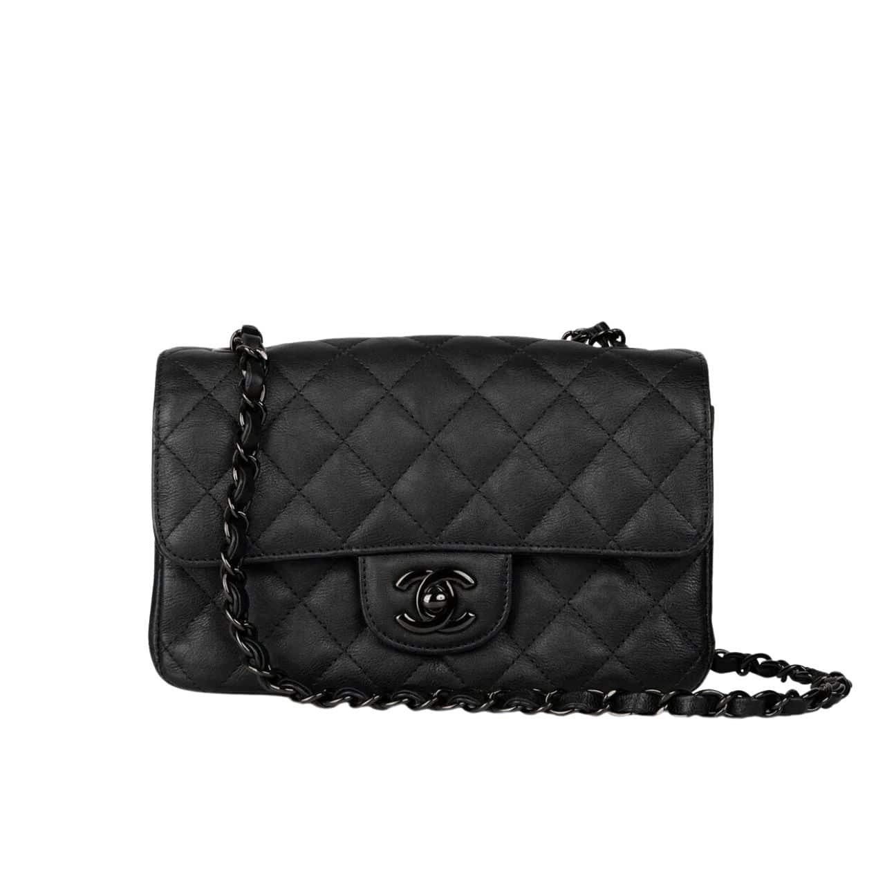 xr:d:DAF4OnkYemU:16,j:7239950078341078206,t:23122804 Chanel Flap Bag Black 20Cm - Image 1
