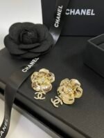 Chanel Cc Flower Earrings With Crystal Gold - Image 4