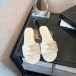 Chanel 23P Chain CC Slide Mules Quilted Leather White - Image 4