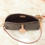 Louis Vuitton Tag Me Pouch Monogram Brown 24Cm M26787 - Image 8
