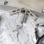 Louis Vuitton Speedy Soft Bandoulière 30 Monogram Silver 30Cm N89437 - Image 7